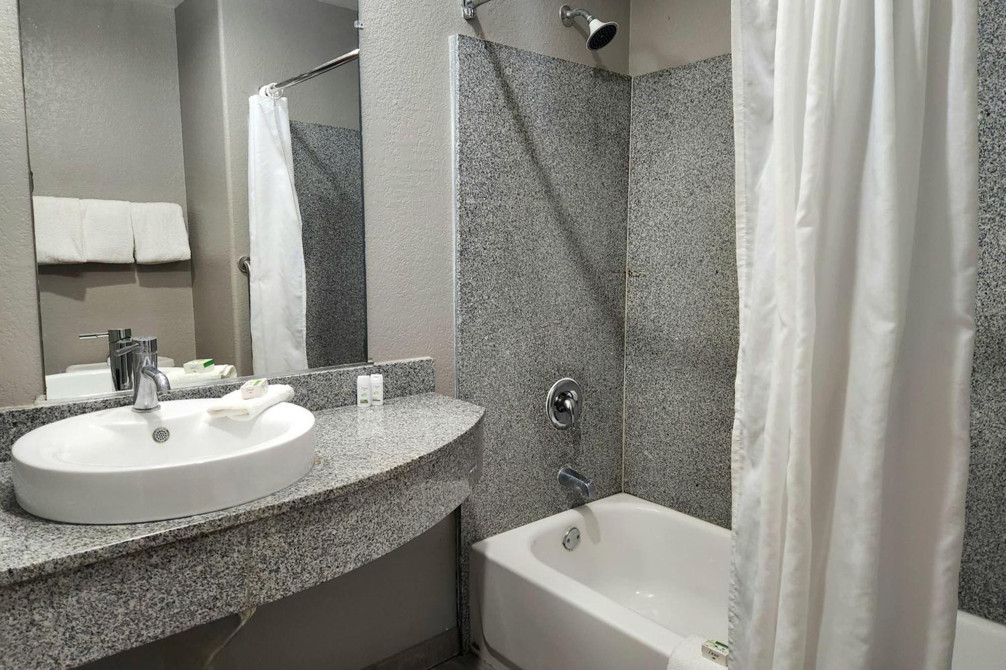Hotel 6-san Antonio, Tx - Airport