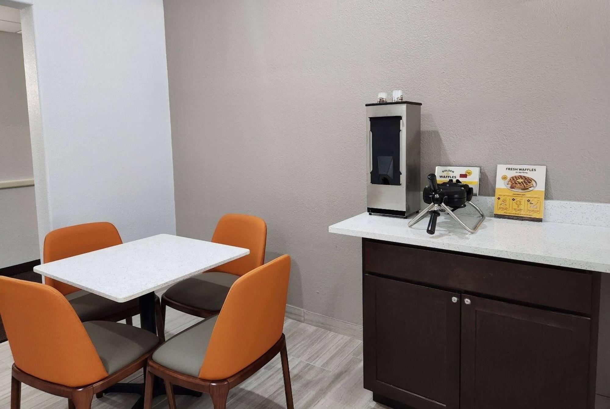 6-san Antonio, Tx - Airport Hotel 2*