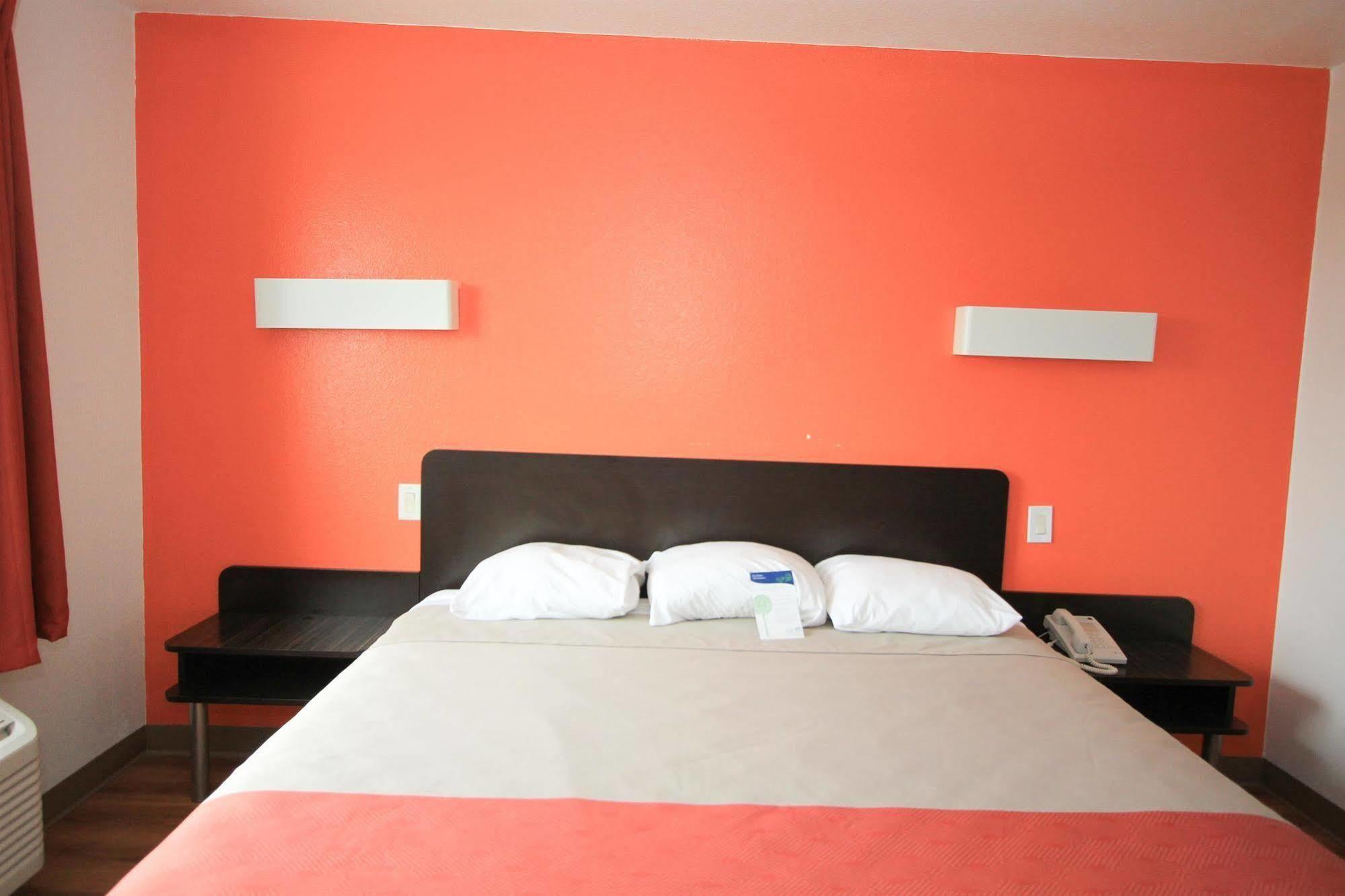 Hotel 6-san Antonio, Tx - Airport